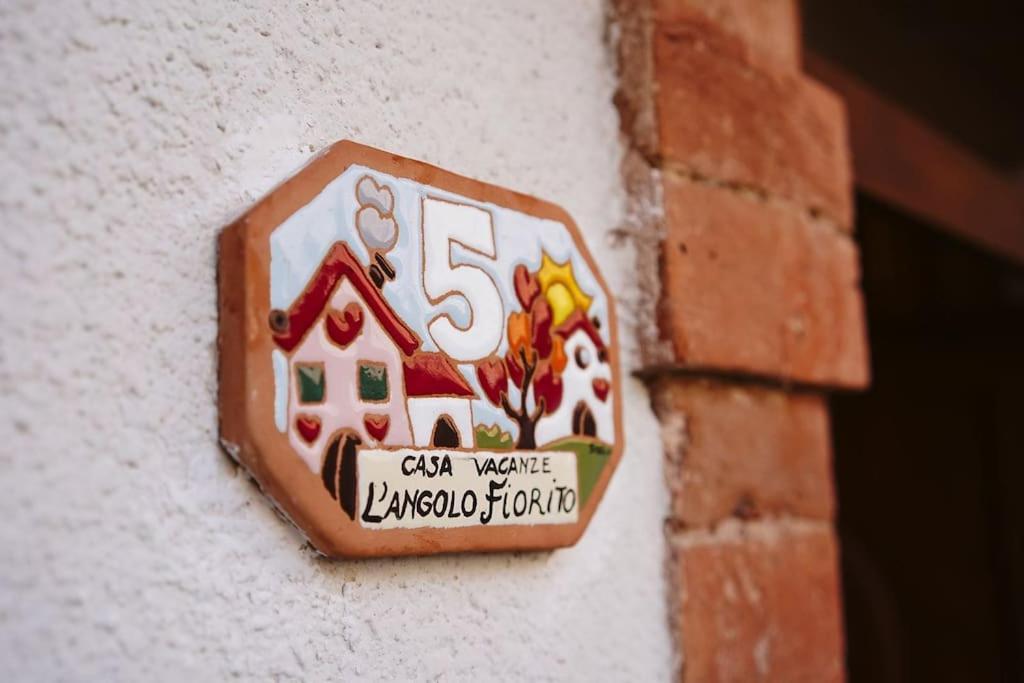 Casa Vacanze L'Angolo Fiorito Bettolle Exteriér fotografie