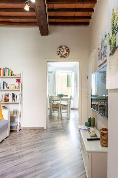 Casa Vacanze L'Angolo Fiorito Bettolle Exteriér fotografie