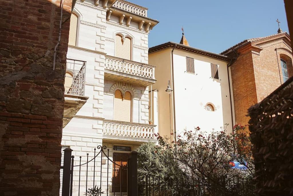 Casa Vacanze L'Angolo Fiorito Bettolle Exteriér fotografie