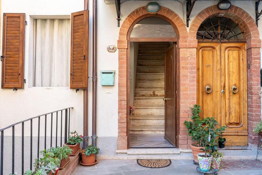 Casa Vacanze L'Angolo Fiorito Bettolle Exteriér fotografie